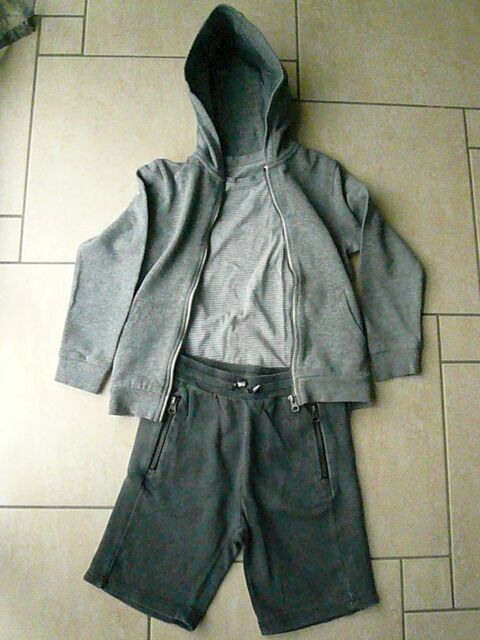 Tenue de sport 3 pièces 8 ans (n°5) 14 Franqueville-Saint-Pierre (76)