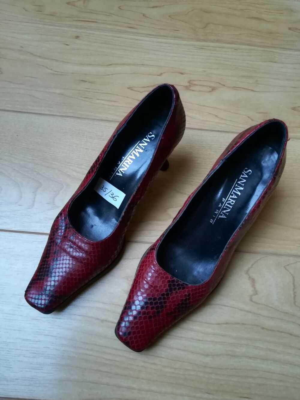 CHAUSSURES / ESCARPINS SAN MARINA / PT 35
Chaussures