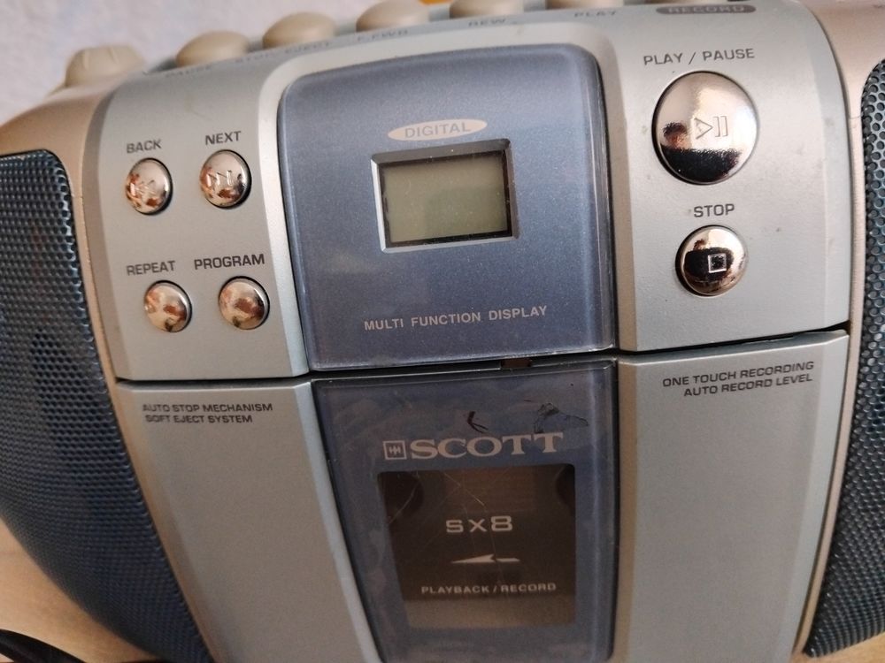 RADIO CASSETTE+CD+RADIO ETAT NEUF. Instruments de musique