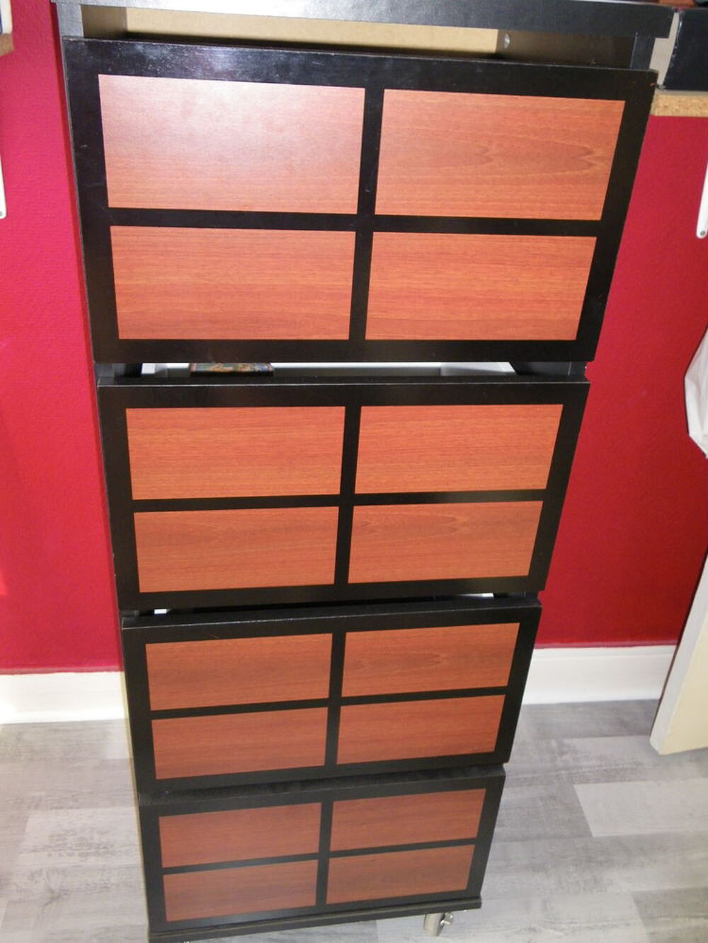 LOT DE 2 COMMANDES EN BOIS NOIR ET ACAJOU Meubles