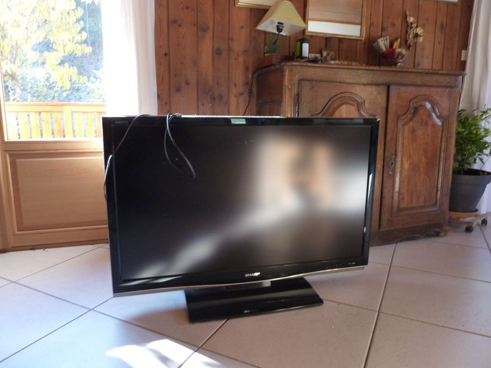 t&eacute;l&eacute;viseur SHARP 118 cm diagonale tr&eacute;s bon &eacute;tat 
Photos/Video/TV