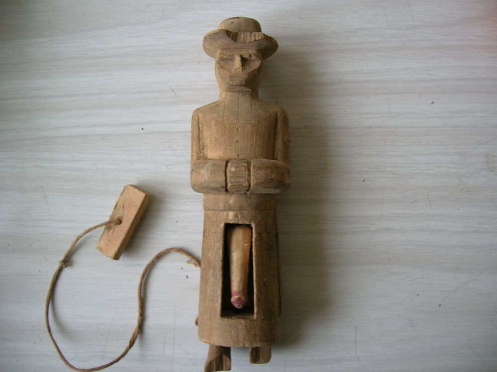 Cur&eacute; lubrique sculpture sur bois XIX&egrave;me si&egrave;cle
