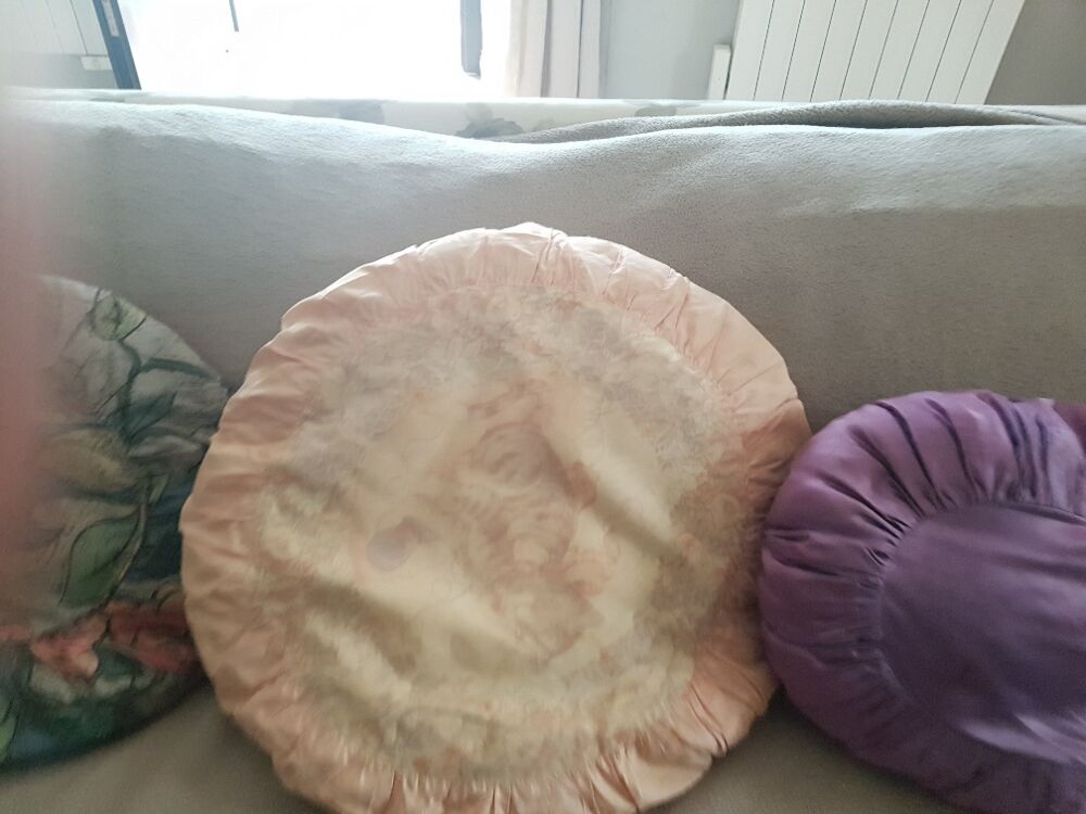 Coussin vintage, en l'&eacute;tat 
Décoration