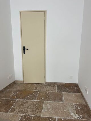 Location Autre - local commercial de 25 m² Tonnerre