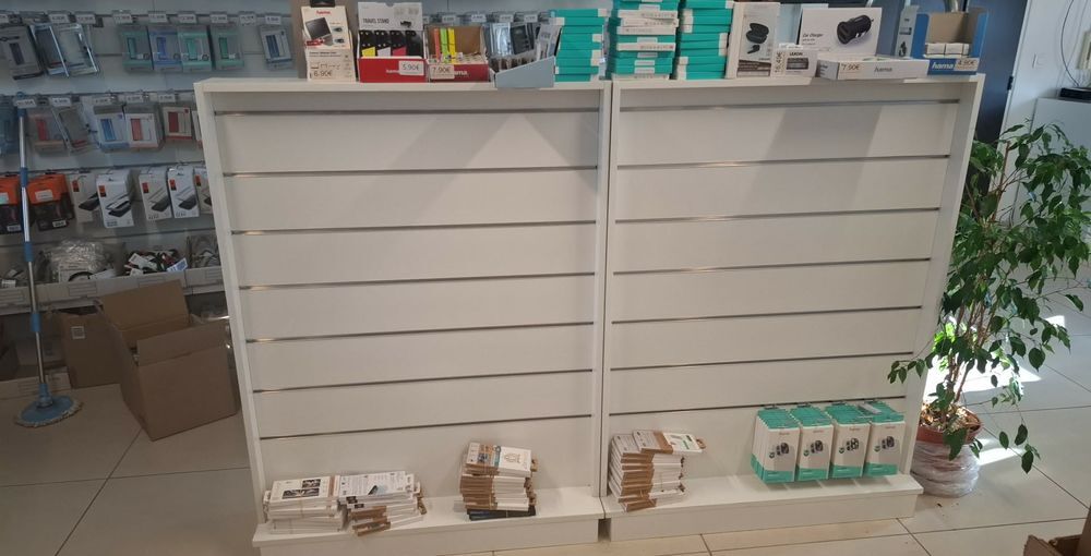   Déstockage de mobilier de magasin ? Excellent état 