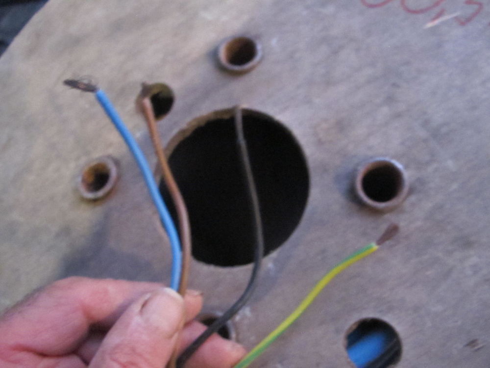 47 m de Cable &eacute;lectrique pour pompe immerg&eacute;e 4G x1,5 Bricolage