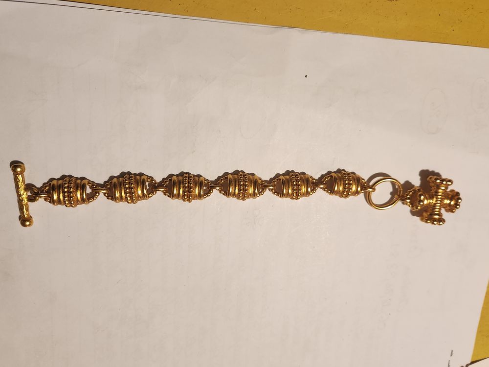 Bracelet souple emmaill&eacute; dor&eacute; motifs ANTIGONA Bijoux et montres
