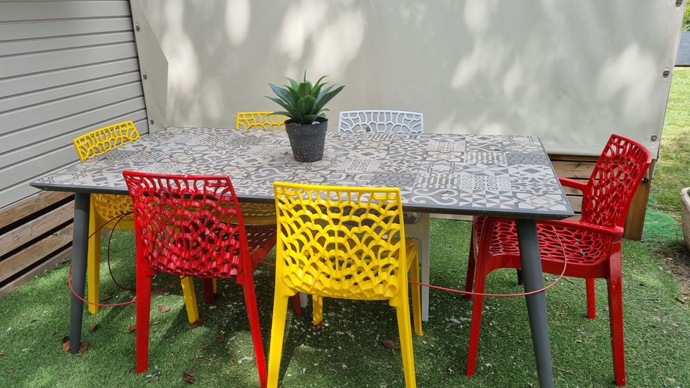 salon de jardin tr&egrave;s bon &eacute;tat jamais servi +chaises Jardin