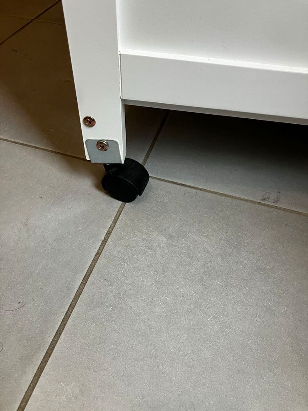 desserte &agrave; roulettes blanche rev&ecirc;tement imitation bois Meubles