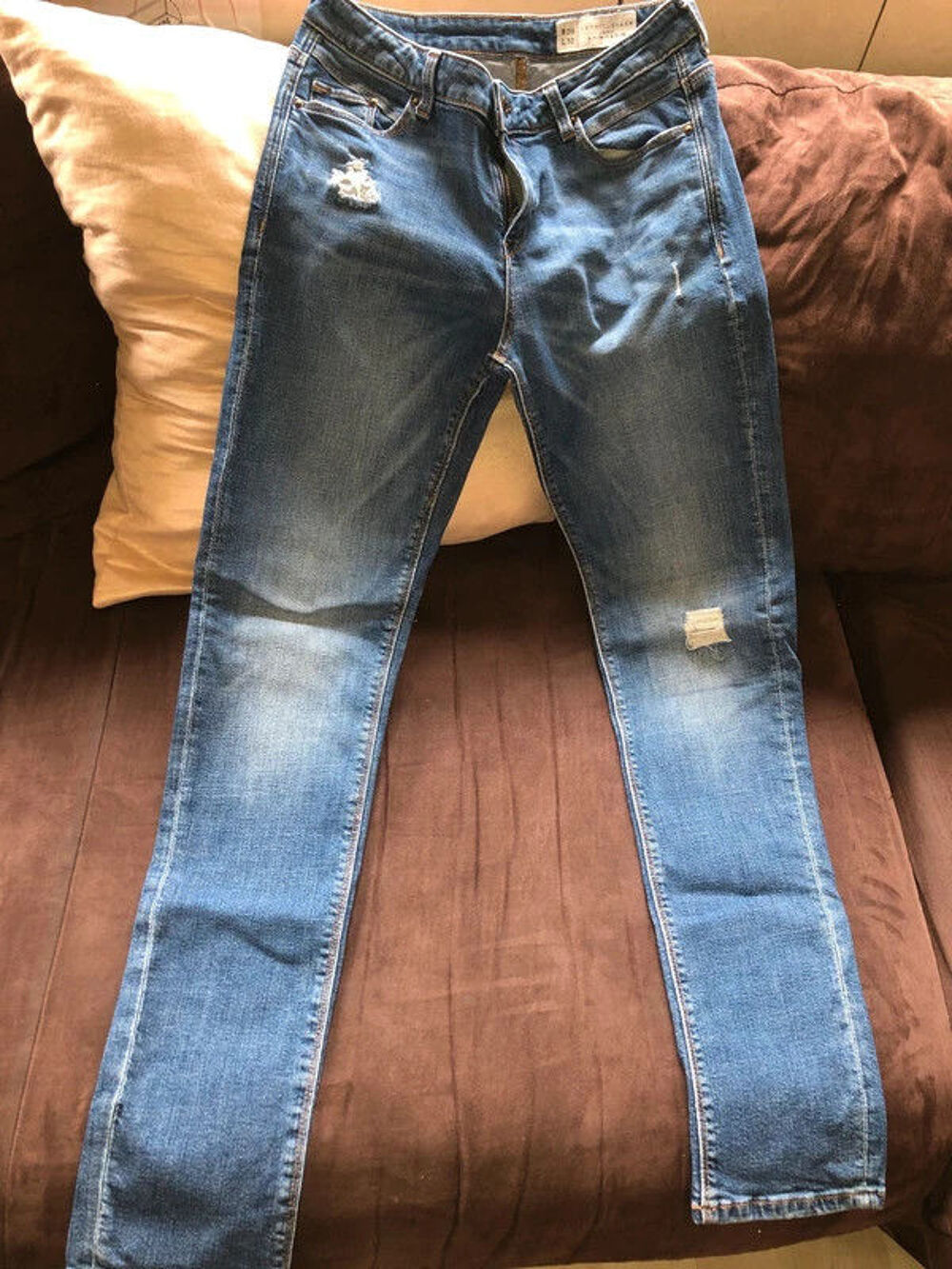 Jeans Esprit slim taille W28L32 en tbe &agrave; 15 euros
Vêtements