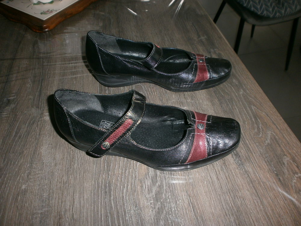 CHAUSSURE DAMART TOUT EN CUIR POINTURE 39 Chaussures