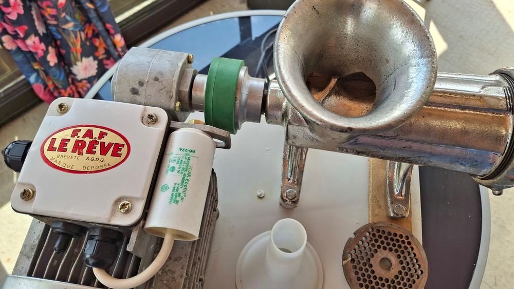 hachoir / machine &agrave; saucisse &eacute;lectrique Electroménager