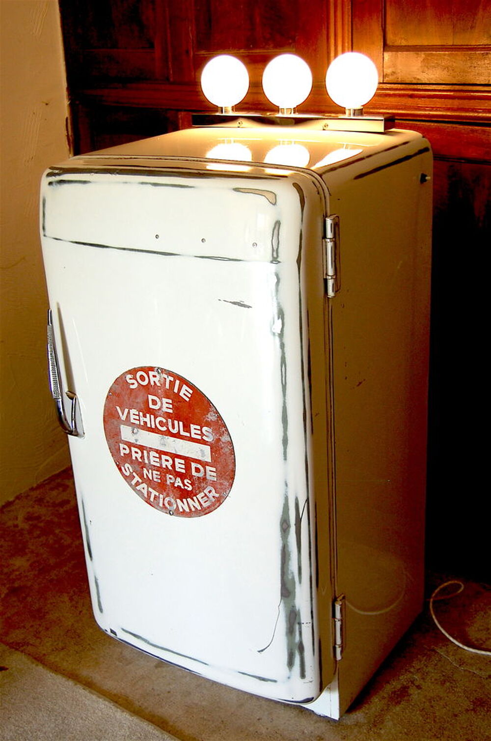  frigidaire vintage ann&eacute;e 50 transform&eacute; en lampe meuble Décoration