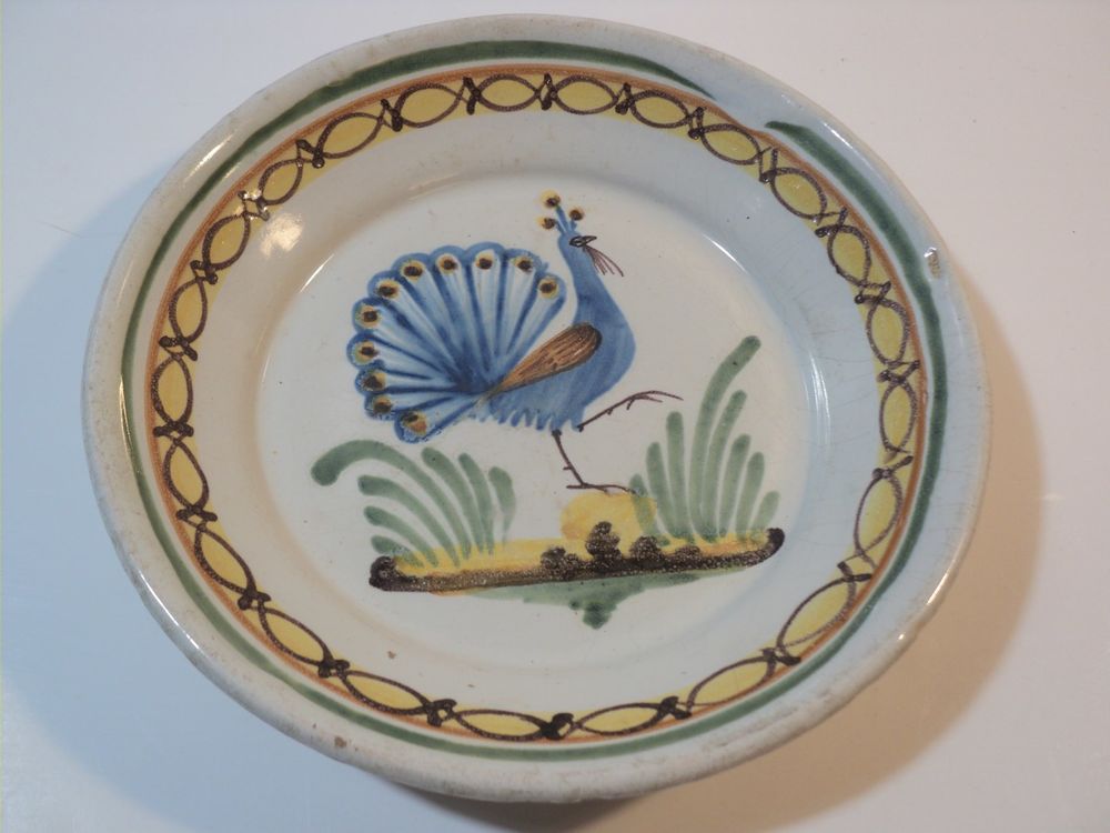 Ancienne Assiette Fa&iuml;ence de Nevers D&eacute;cor au Paon Décoration