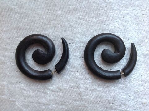 BOUCLES OREILLES FAUX PIERCING ÉCARTEUR Envoi Possible
7 Trégunc (29)