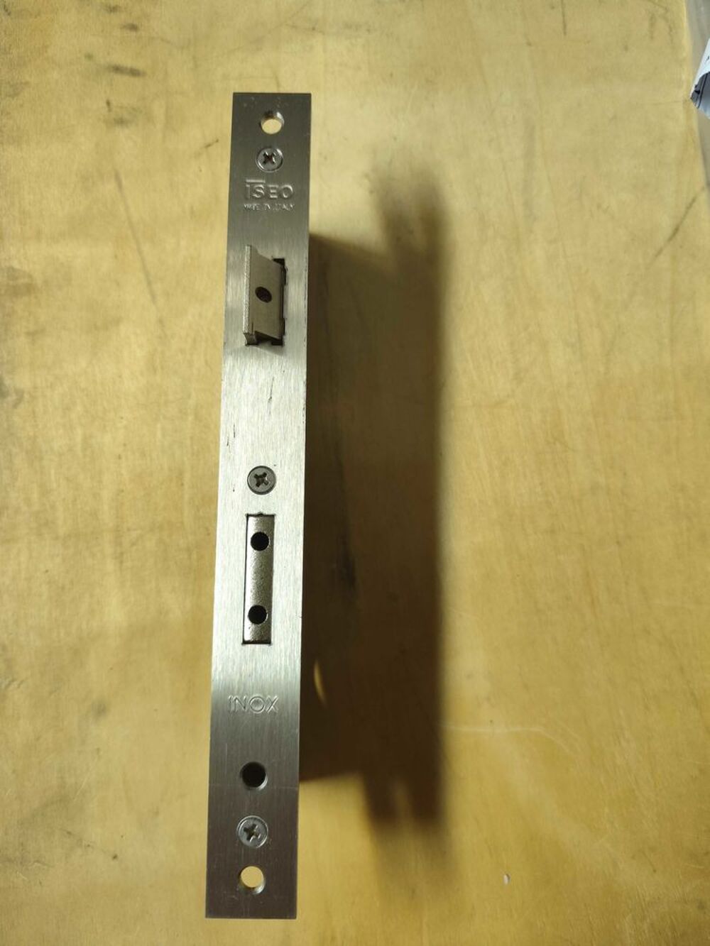 serrure 1 point p&ecirc;ne dormant demi-tour r&eacute;versible performan avec Garche centrale Bricolage