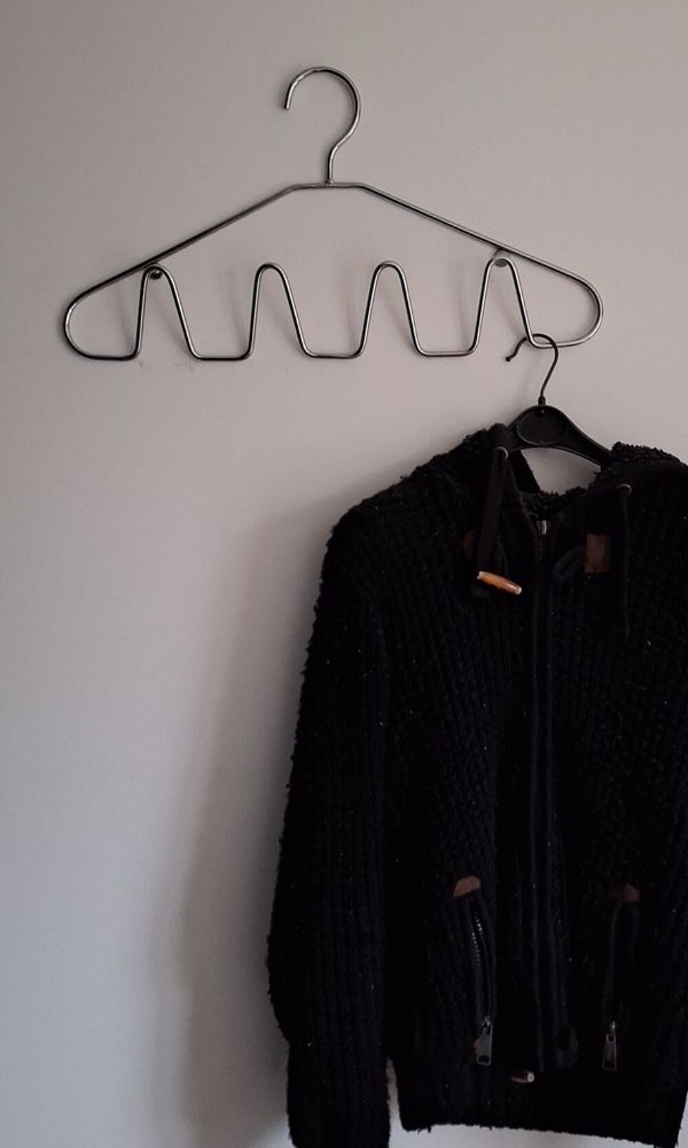 Pat&egrave;re murale en forme de cintre, en m&eacute;tal chrom&eacute; Décoration