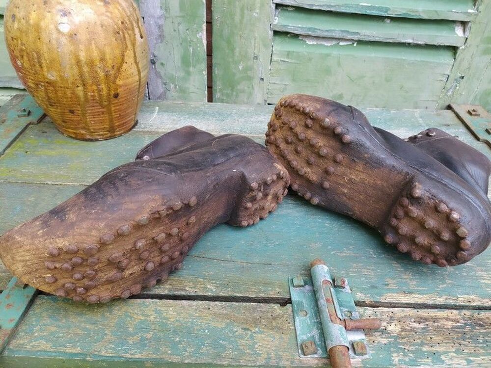 Anciens Sabots Montants Bois et Cuir Campagne D&eacute;co M&eacute;tier Dcoration