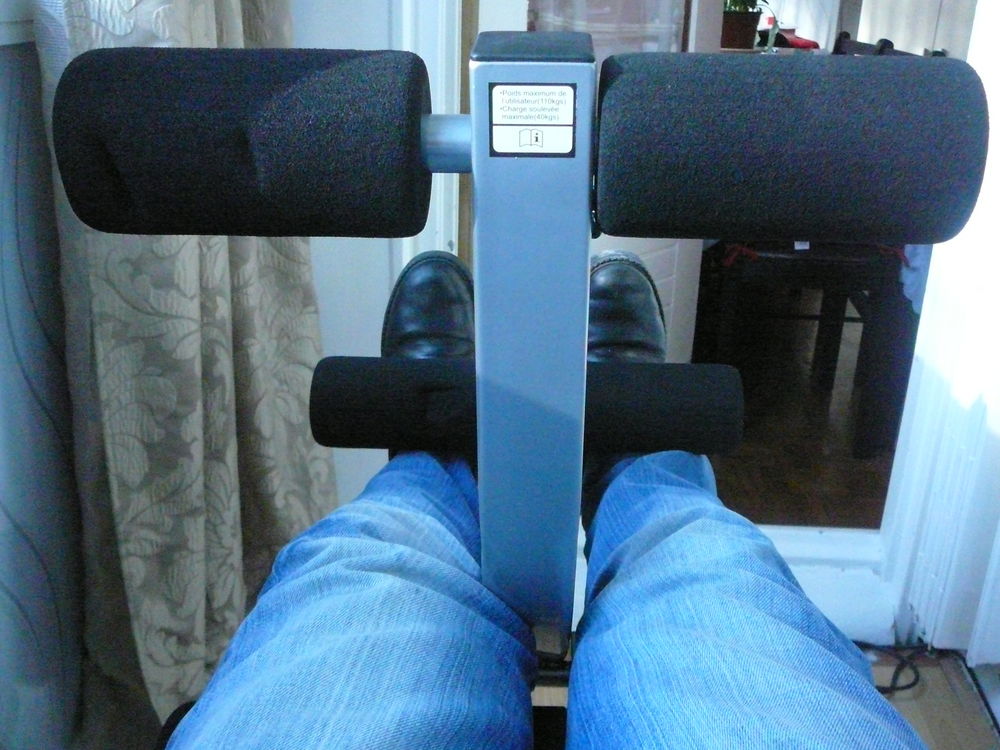 Banc de musculation pliable + accessoires en Tr&egrave;s bon &eacute;tat Sports