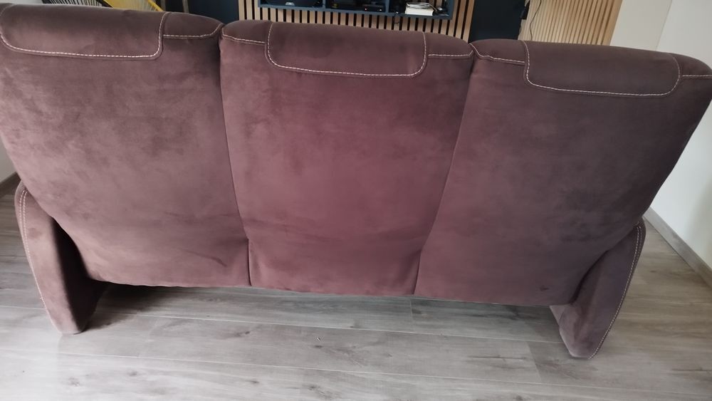 Canap&eacute; moderne trois places en velours marron Meubles