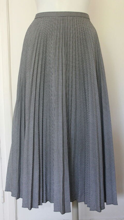 Jupe pied de poule pliss�e RALPH LAUREN T.8
80 Issy-les-Moulineaux (92)