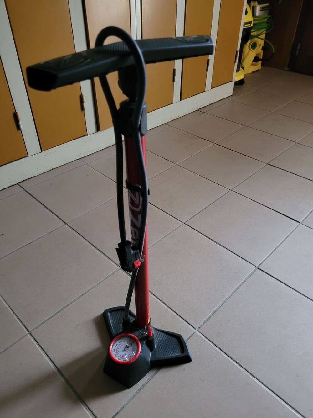 ascenseur + pompe Vélos