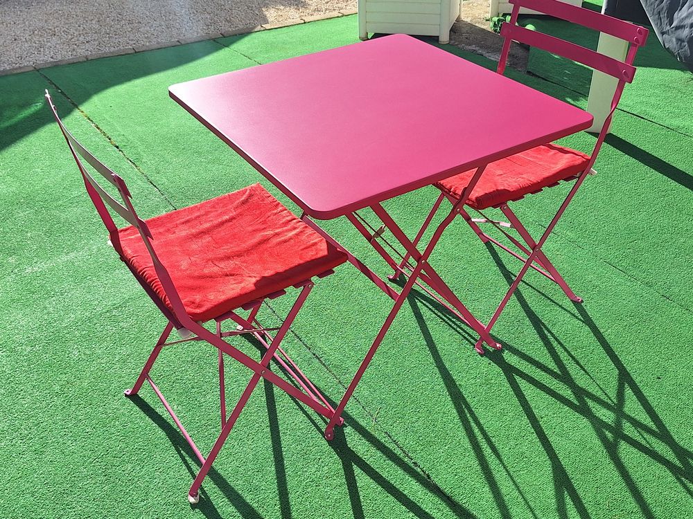 Table de jardin metalique avec 2 chaises
Tr&egrave;s bon &eacute;tat Jardin