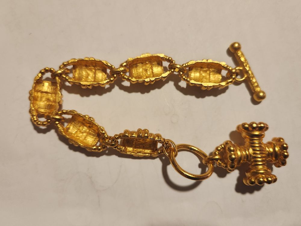 Bracelet souple emmaill&eacute; dor&eacute; motifs ANTIGONA Bijoux et montres