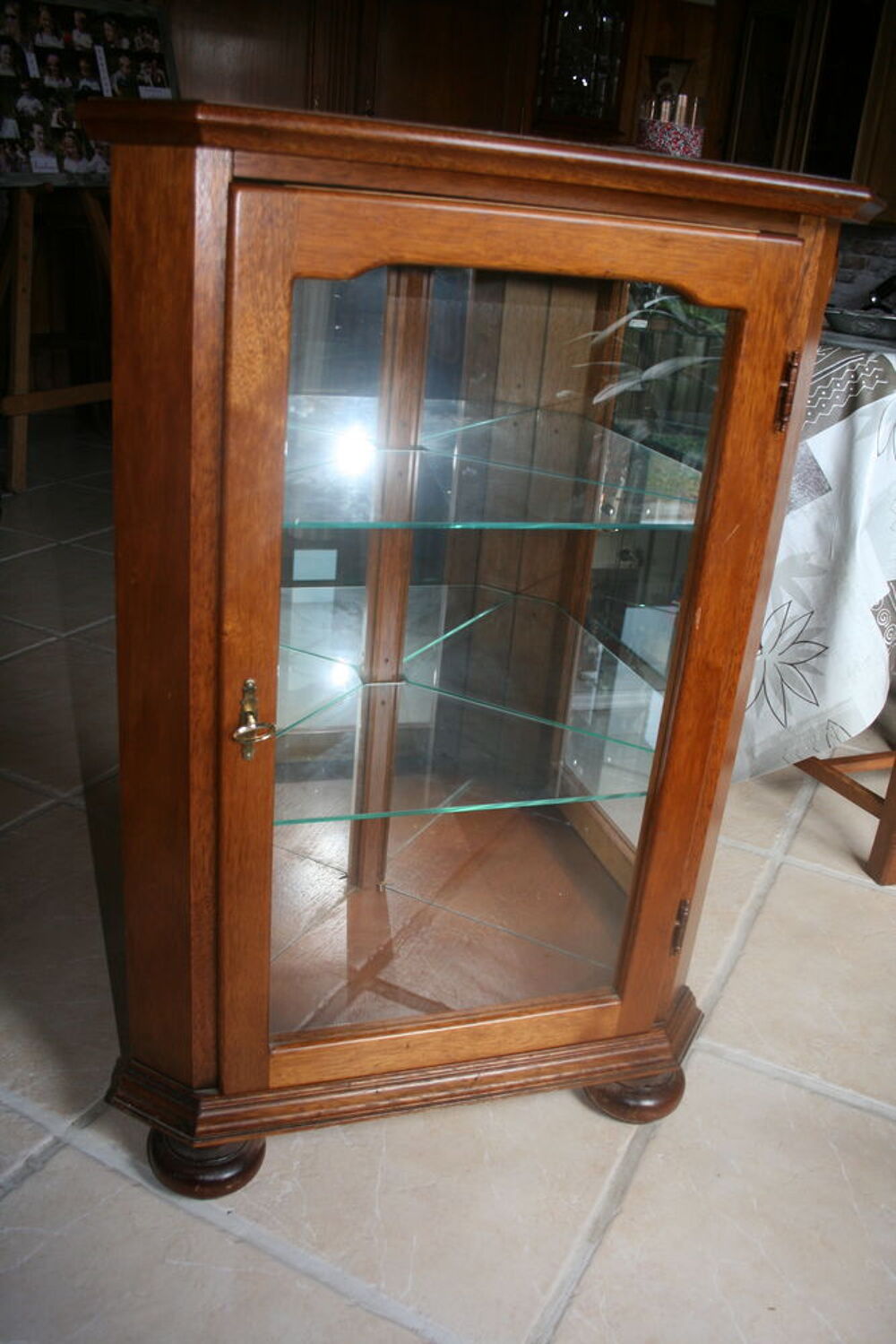 Vitrine d'angle 