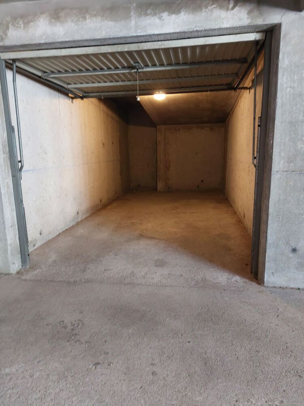 Location Parking/Garage box de garage Grenoble quartier Gare IUT Grenoble