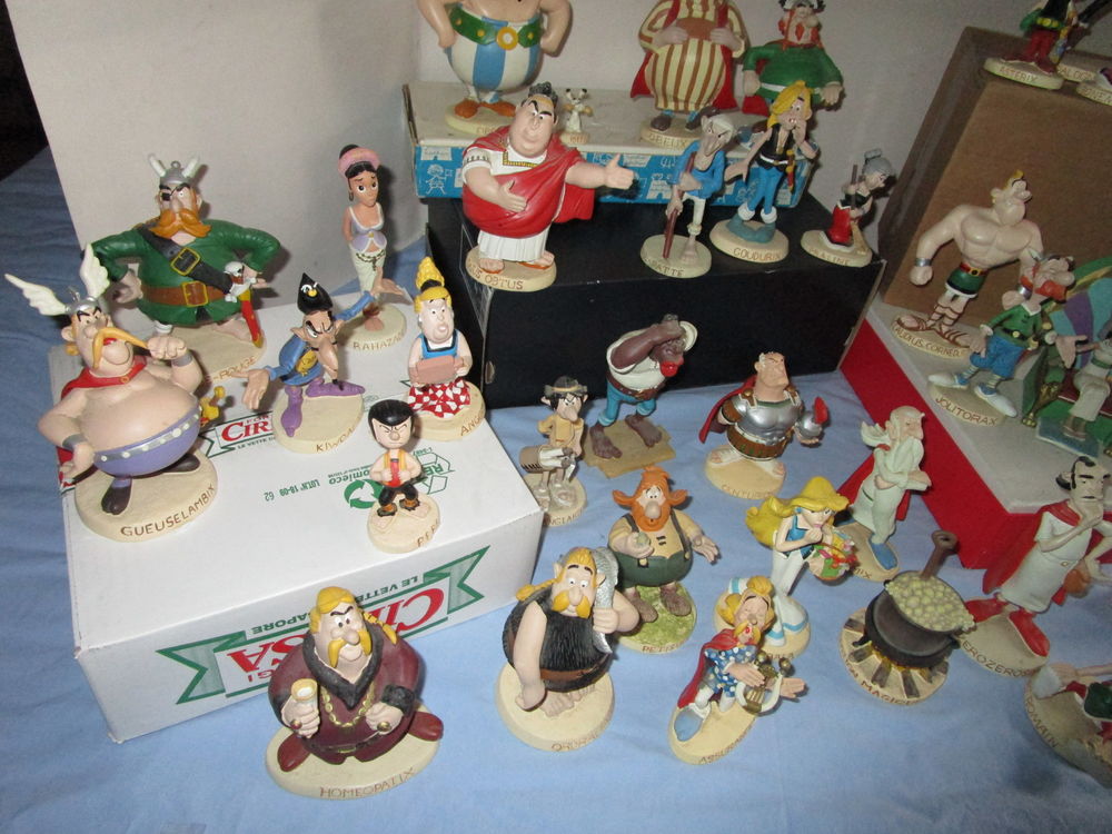  LOT 42 VIEILLES FIGURINES SERIE ASTERIX OBELIX RESINE 