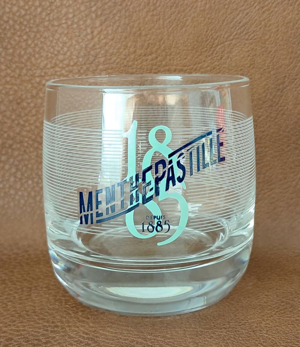 lot de 4 verres &agrave; fond epais menthe pastille depuis 1885 
Cuisine