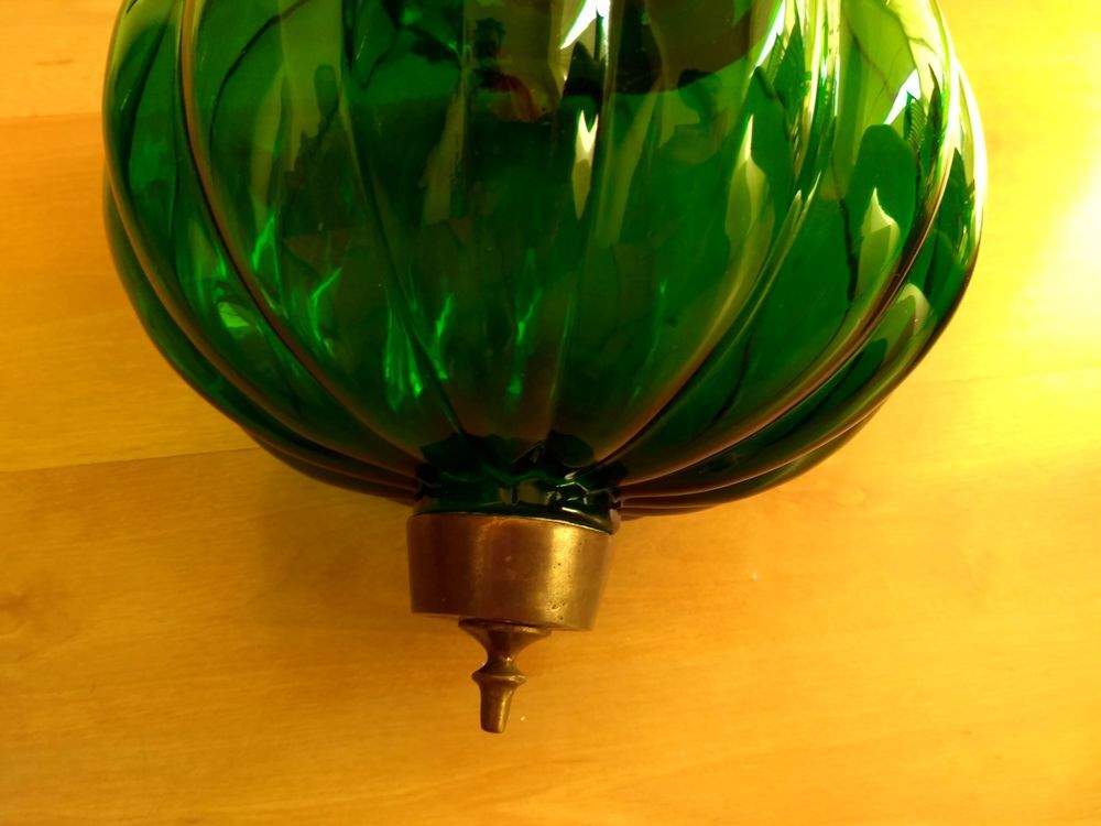 SUSPENSION en verre souffl&eacute; - laiton - verte Décoration