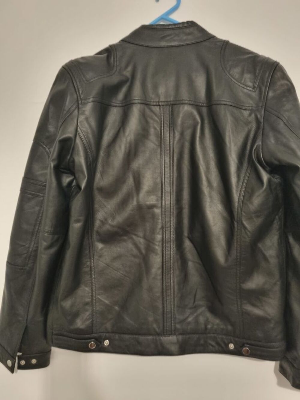 Veste en cuir de couleur noir Vêtements