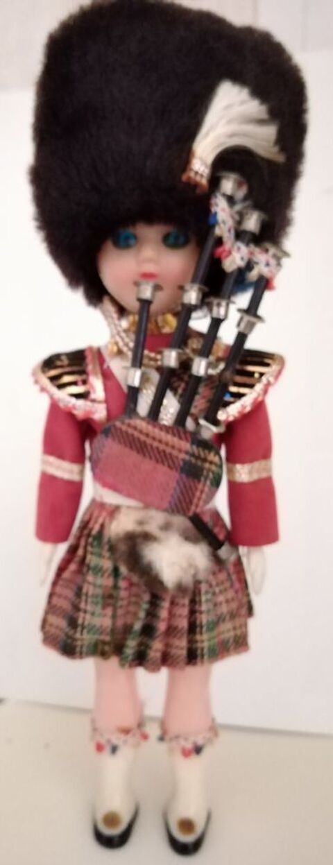 Poup�e vintage garde �cossaise 1960 10 Baignes-Sainte-Radegonde (16)