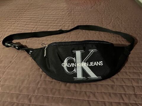 Banane CALVIN KLEIN 25 Athis-Mons (91)