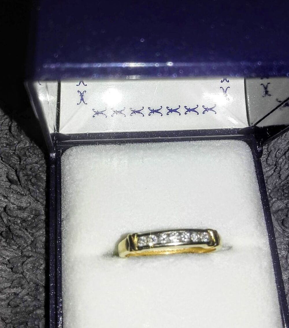 Alliance /Bague , 290€ Or Jaune 18 cts. 7 Diamants.Facture Bijoux et montres