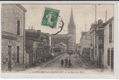Dt 44-SAINT PHILBERT de  GRAND  LIEU -- La Rue de la Poste 3 Doullens (80)