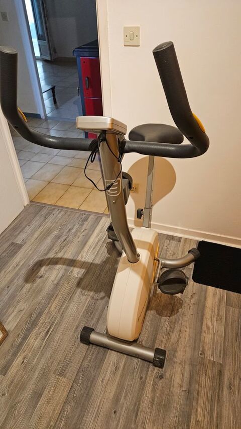 Velo d'appartement  Saint-Alban-du-Rhône (38)