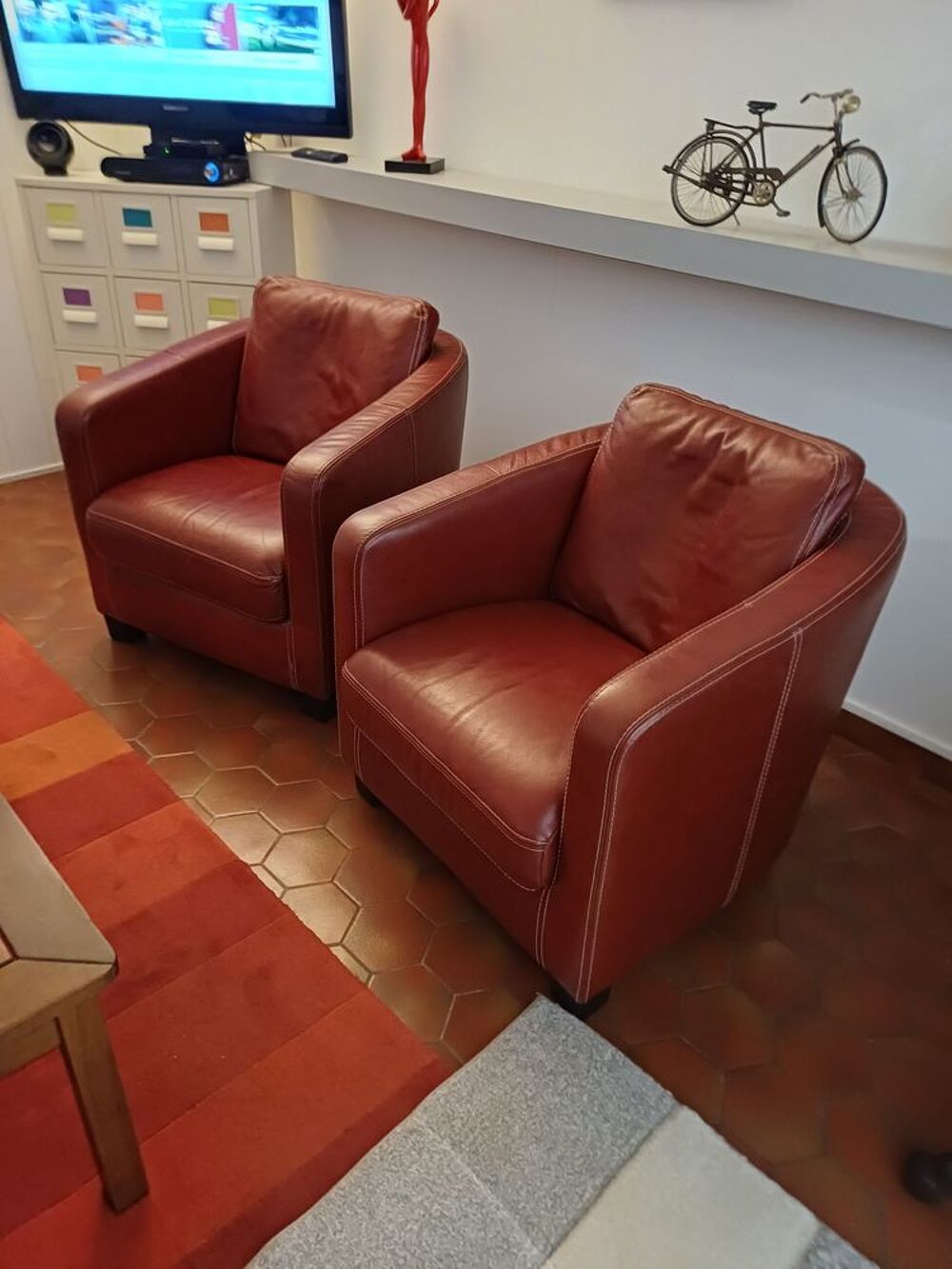4fauteuils en cuir rouge parfait &eacute;tat 220€ les quatre Meubles
