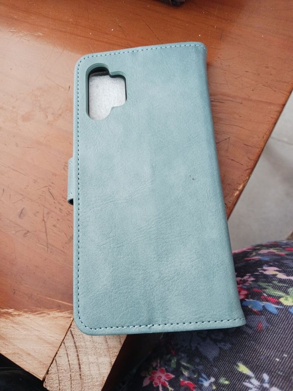 &Eacute;TUI EN CUIR BLEU Téléphones et tablettes