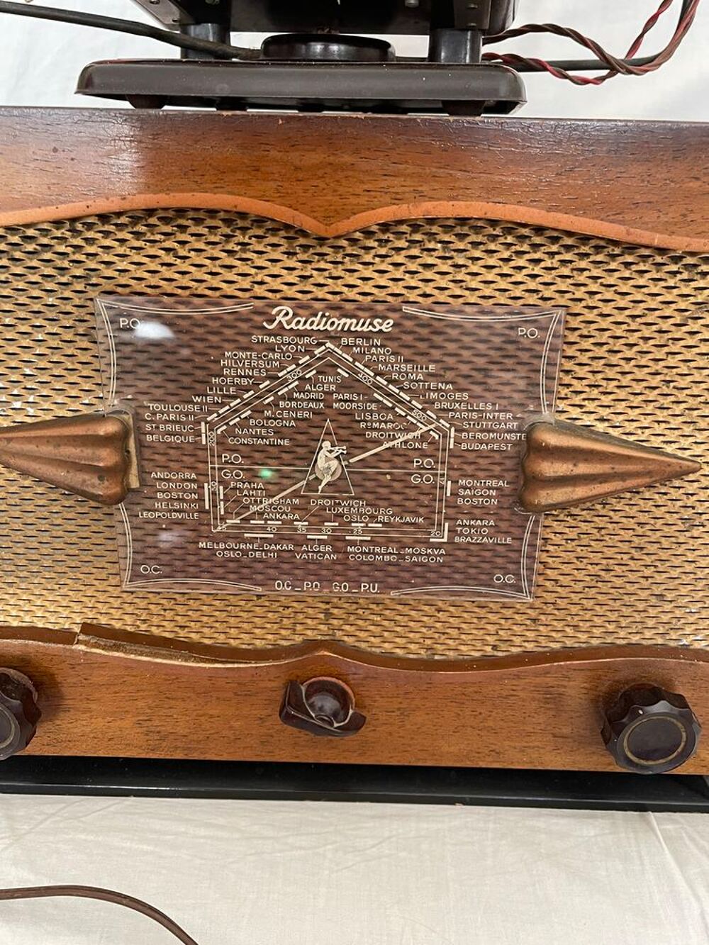 TSF Radio Muse type musette 
Manufacture Fran&ccedil;aise 
