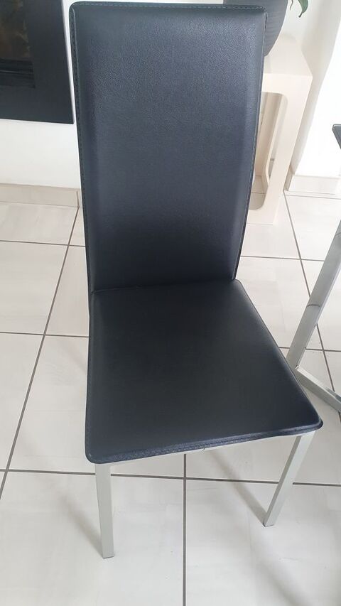 table et 6 chaises sejour 150 Saint-Nazaire (44)
