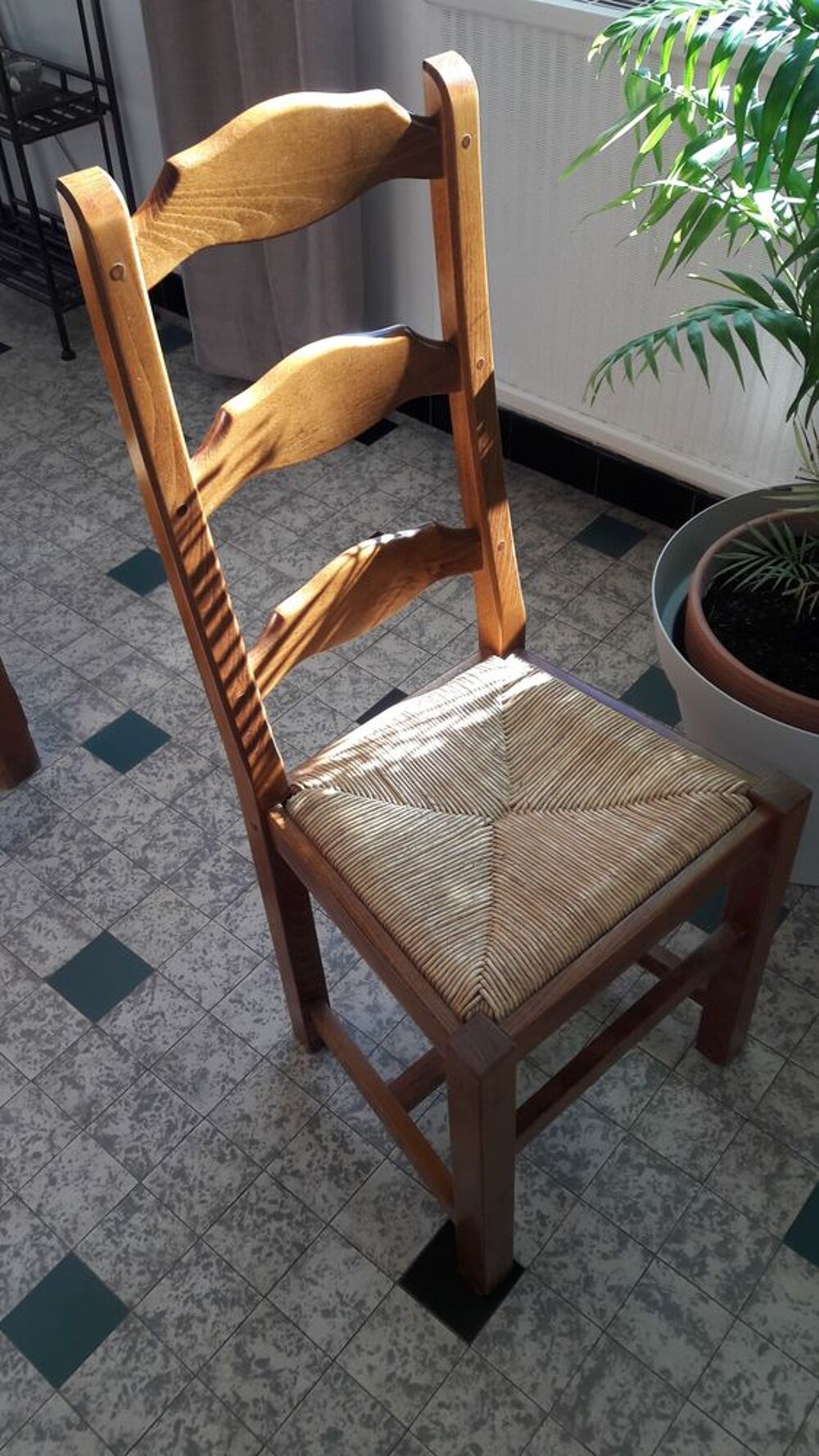 6 CHAISES BOIS MASSIF AVEC MORTAISES. Meubles