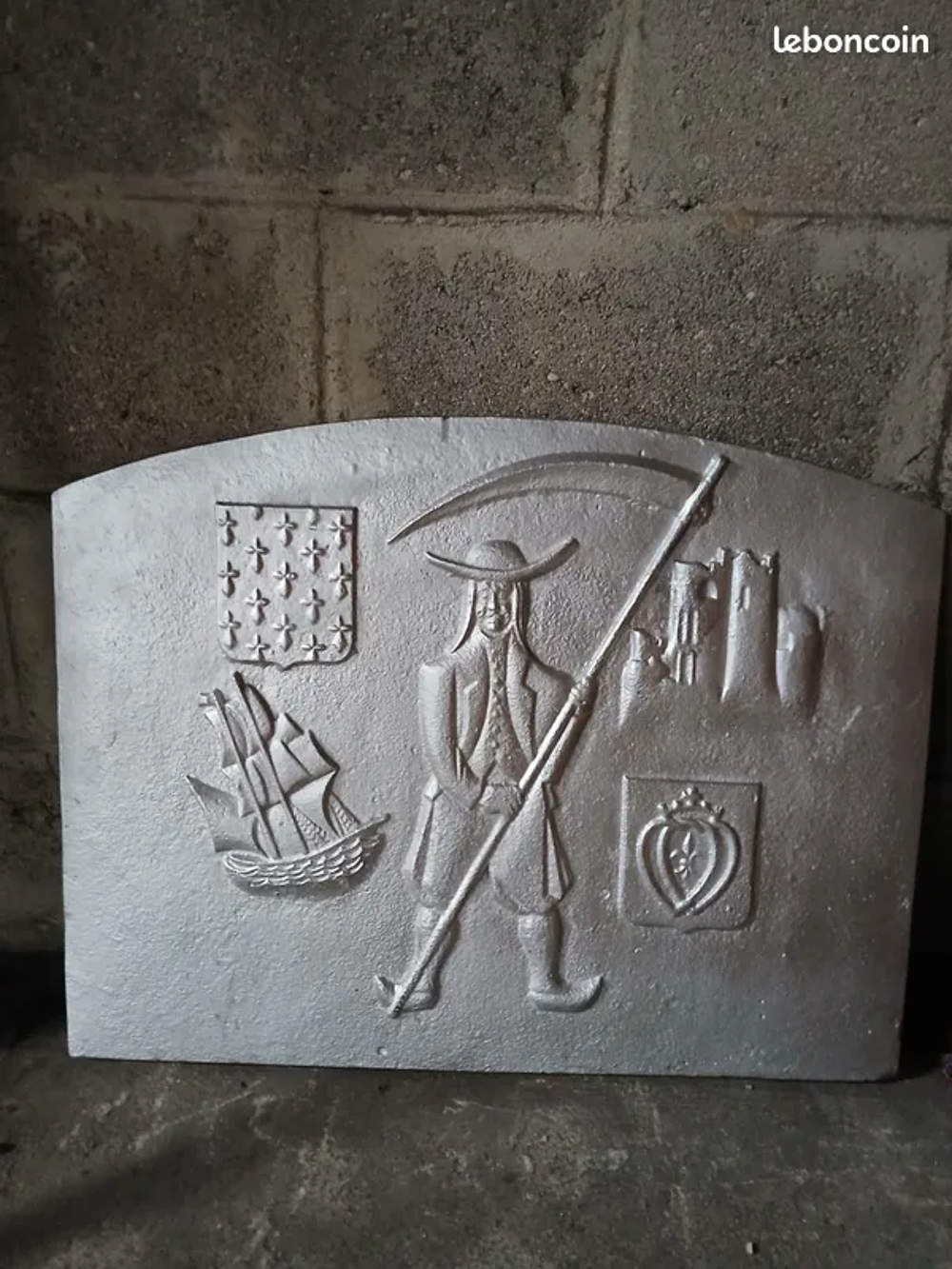 Plaque de chemin&eacute;e en fonte th&egrave;me grand ouest (chouanerie) 
