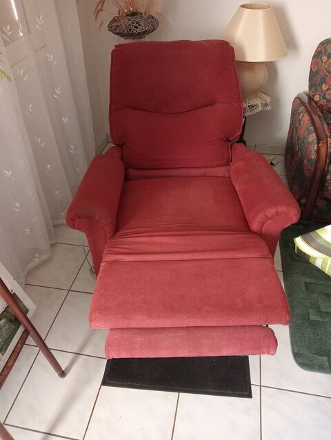 Fauteuil Domitec confort releveur motoris� tissu rouge 0 Champ�on (53)