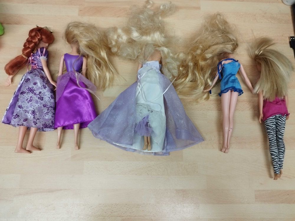 Lot de 5 poup&eacute;es Barbie Jeux / jouets