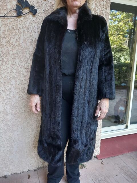 Trs beau Manteau en vison
290 L'Herm (09)