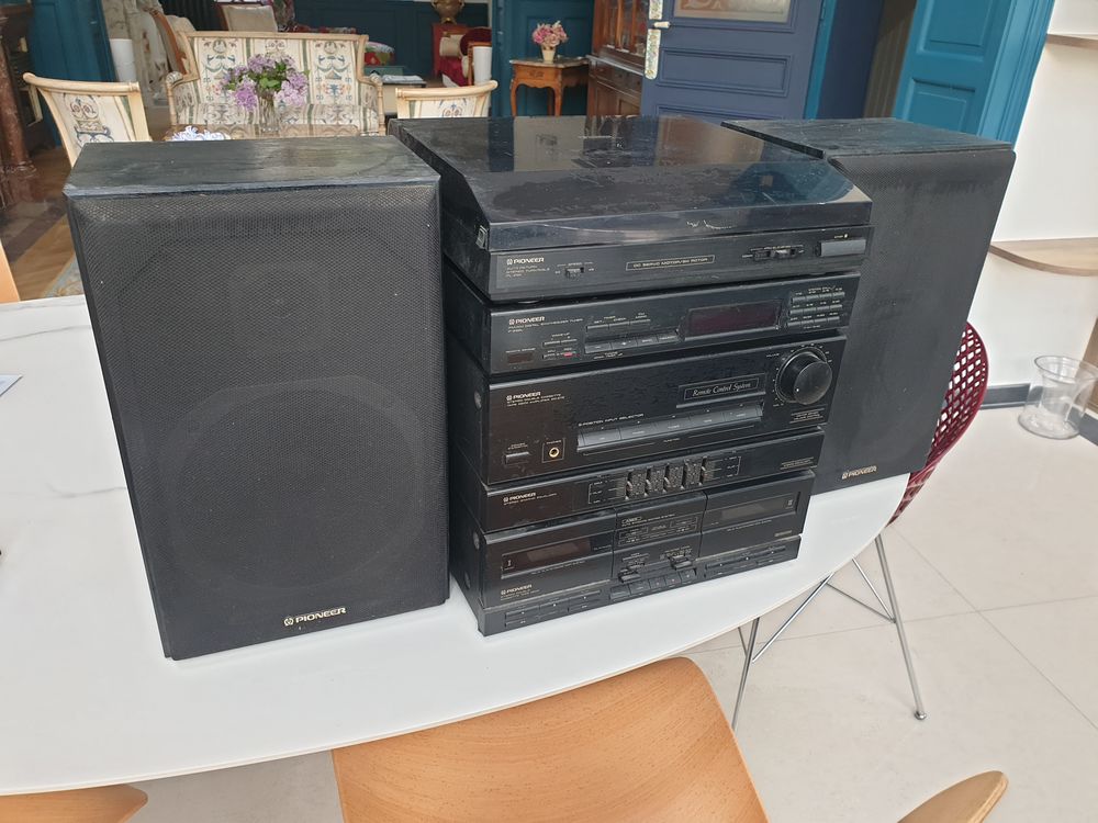 CHAINE HI FI PIONEER AVEC 2 ENCEINTES Audio et hifi