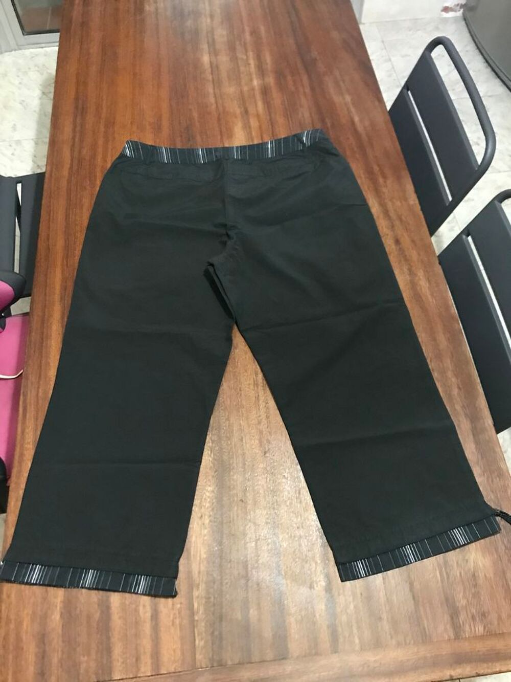Pantacourt femme couleur noir Vêtements